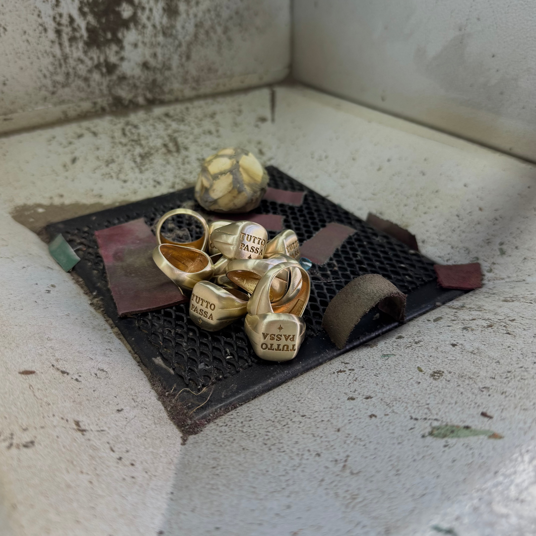 Tutto Passa Ring - Bold